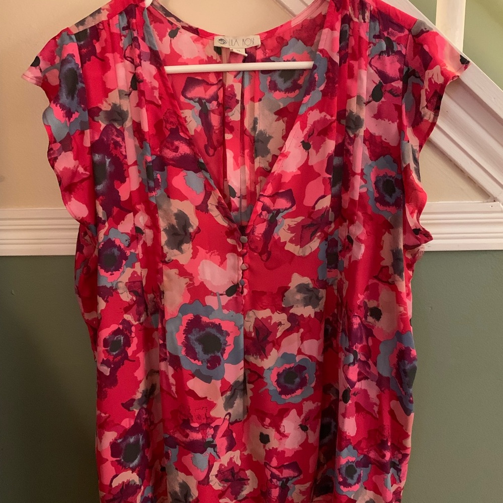 Ruffled cap sleeve tank top with buttons